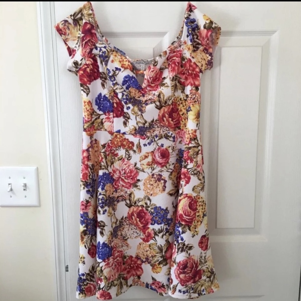 2/$13 Charlotte Russe White Floral Dress Large